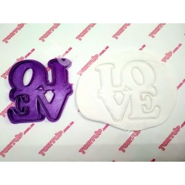 Пластикова вирубка з відтиском Love 10см